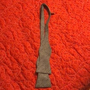 Men’s houndstooth bow tie